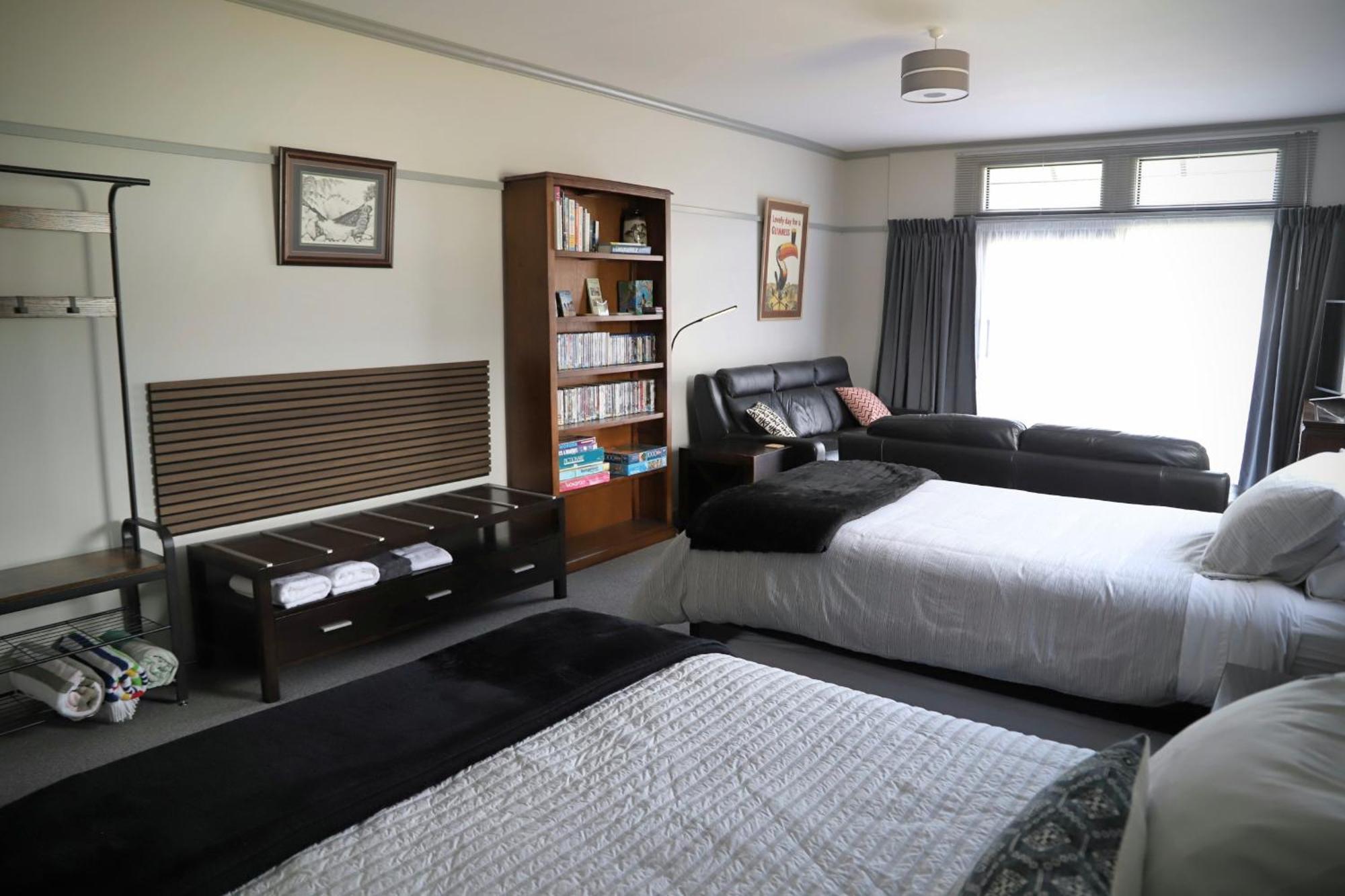 Catnap Cottage, Newly Renovated Manapouri Ngoại thất bức ảnh